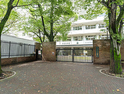 区立青山中学校 約1500m
