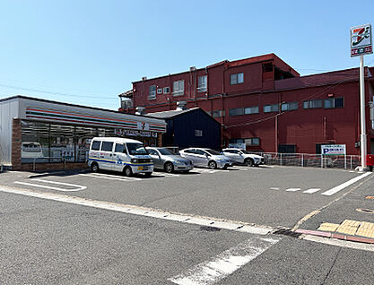 セブンイレブン戸畑境川店 約390m