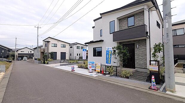 【外観写真【6号棟】】前面道路も6ｍあります。交通量も少ないので小さなお子様がいらっしゃる家庭でも安心ですね！