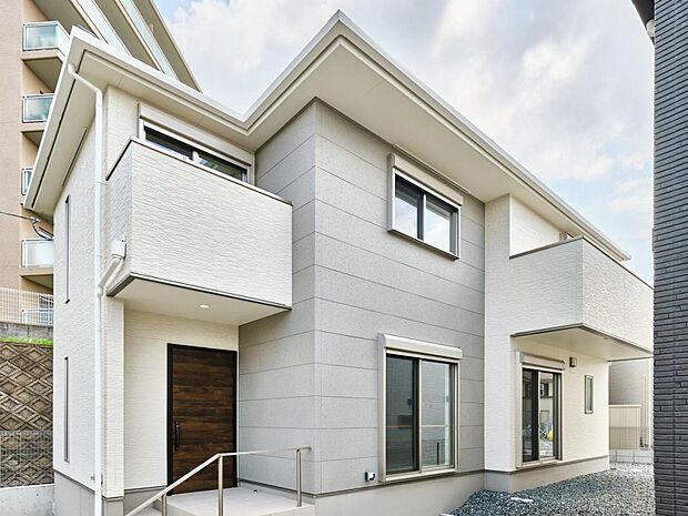 【3号地外観】白を基調とした、モダンな外観です。