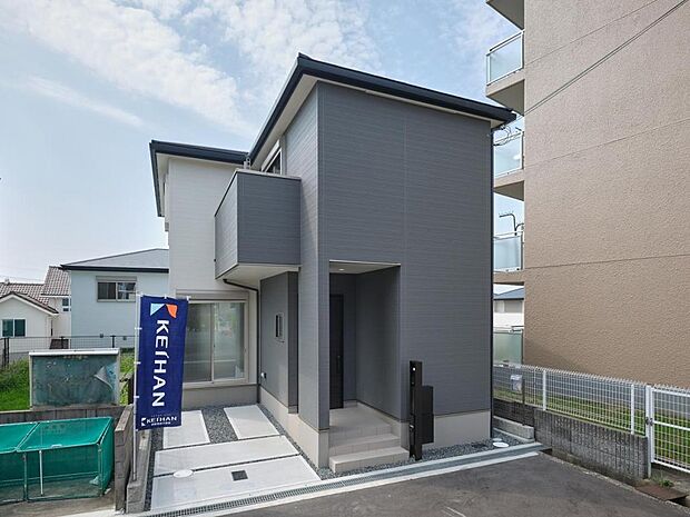 【14号地外観】高台にあり、かつ隣が公園なので室内が明るいです。