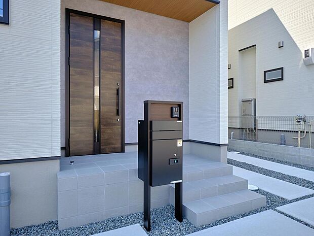 【宅配ボックス】【2号地】置き配より安心安全に荷物を受け取れます。不在がちでもネットショッピングをフル活用できます。