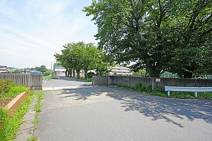 守谷市立愛宕中学校 現地から2710m～2740m。(徒歩34分～35分。)