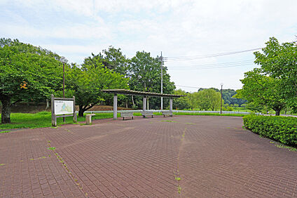 守谷城址公園 現地から1030m～1060m。(徒歩13分～14分。)