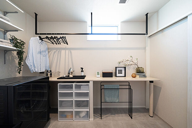 【ランドリールーム】洗濯→アイロン掛け→室内干しまで1部屋で完結できる、毎日の家事の負担軽減が考えられたランドリールーム。