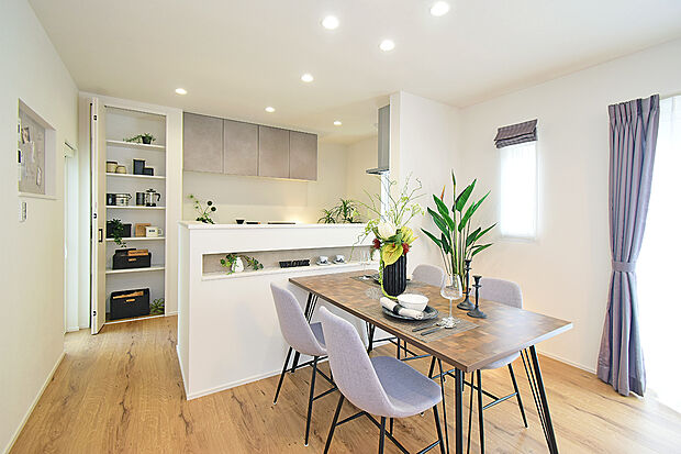 【1号地 モデルハウス】
明るく爽やかなダイニング