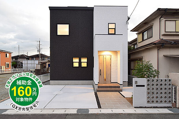 【1号地モデルハウス、完成!】LDKはゆったり19帖!キッチン横にママピット&広めの洗面室を設けた、家事がしやすい間取りも見どころです。