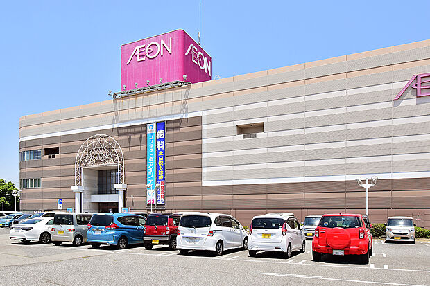 イオンモール姫路リバーシティ…580ｍ～610ｍ（食料品、衣料品、書籍、トイザらス、ダイソー、スポーツジム、スタジオアリス、島村楽器、ABCマート他、様々な専門店がそろう大型商業施設です。）