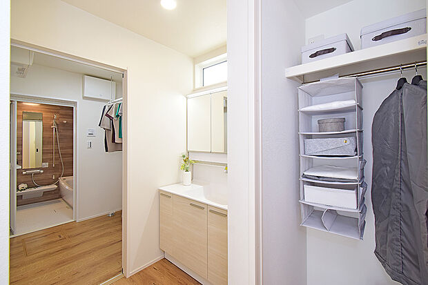【洗面と脱衣のスペースを分けたプランです。】(1号地 モデルハウス)