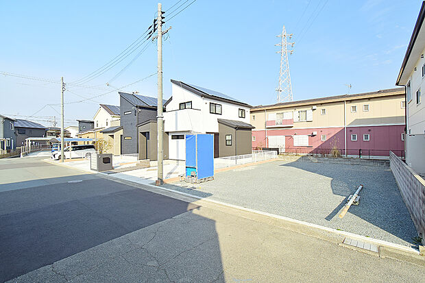 【【現地写真】】ゆったり6.4m幅の前面道路！車の出し入れもスムーズに行えます。（モデルハウス建築前に撮影）