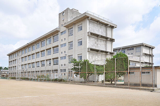 市立米田西小学校(約460m)