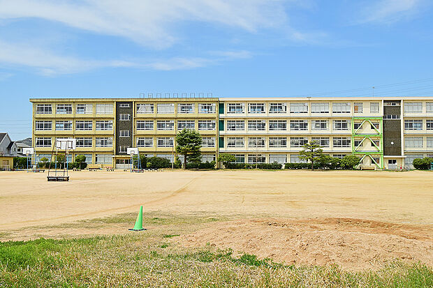 市立神吉中学校（約680m）