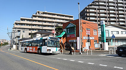 西鉄バス「友泉亭」停 520m(徒歩約7分)