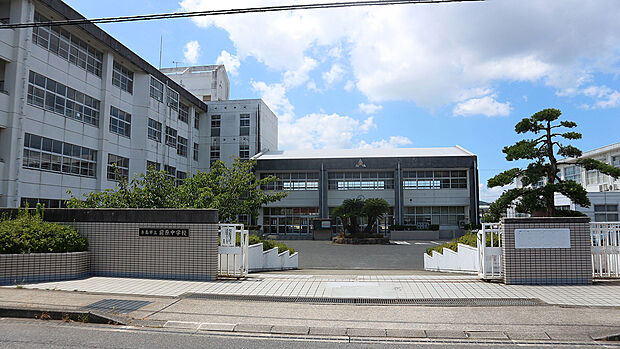 糸島市立「前原」中学校(約400m)