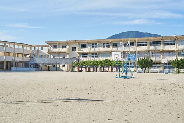 北九州市立曽根小学校(約840m)