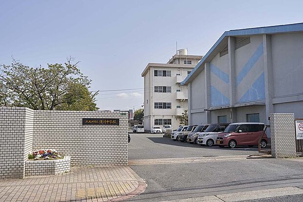 北九州市立「浅川」中学校（約610m）