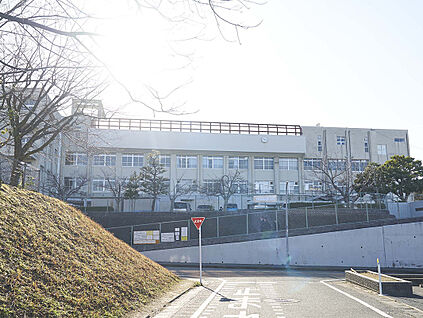 福岡市立「片江」中学校 880m
