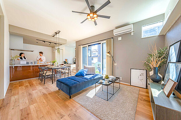 【近隣モデルハウス公開中】オープンキッチンを採用する事で、更に広がりのある住空間を演出。※2025年10月撮影