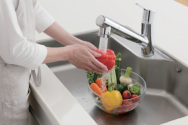 【蛇口一体型洗浄機クローレ【takagi】】専用のカートリッジを入れてボタン1つで浄水に切り替えられる優れものです。（※画像はイメージ）


