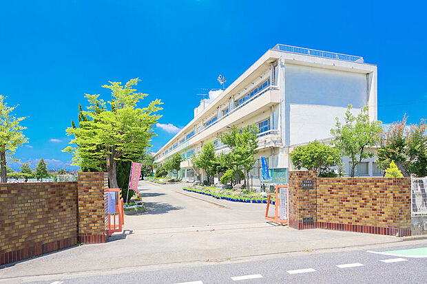 東小学校(現地より徒歩6分)