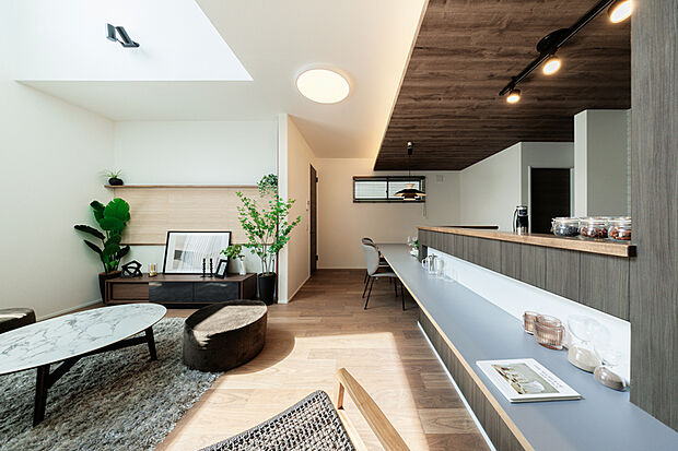 【モデルハウス3号棟】ダイニング側のニッチに小物などを飾ることでインテリアのアクセントになります。※3号棟／2025年9月撮影