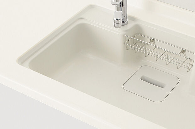 【キッチン/クリナップ「人工大理石シンク」】大きな鍋や食器が置きやすいシンプルな「スクエア形状」のシンク。熱に強く、柔らかな質感が魅力の人工大理石です。