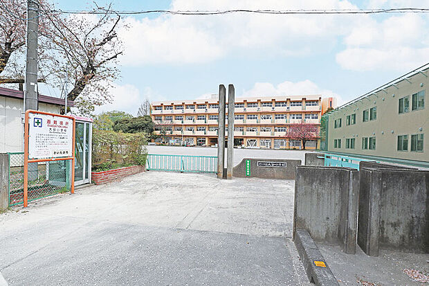 大谷小学校(現地より徒歩15分)