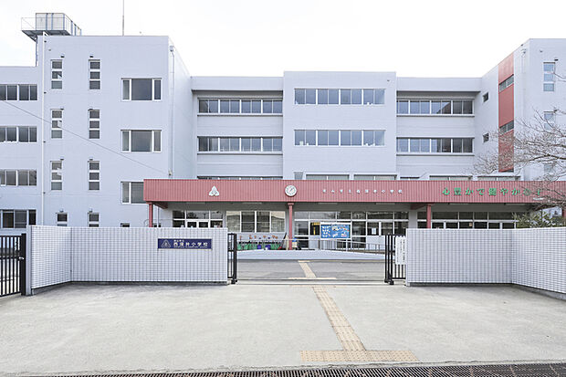 西深井小学校(現地より徒歩12分)