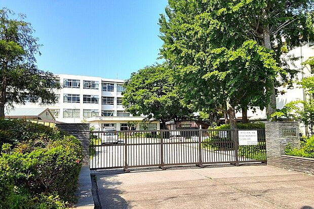我孫子中学校（現地より徒歩13分）