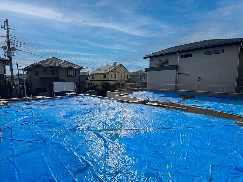 陽当たり良好な全2棟の新規分譲地。現地や周辺は閑静な住宅街で小鳥のさえずりが聴こえるほど静かな環境。自分らしい暮らしを叶える、セミオーダー住宅ラシットでオンリーワンの理想の住まいを。