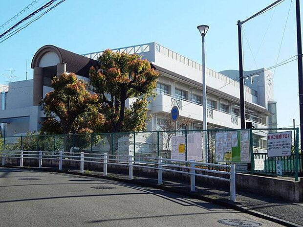 さつきが丘小学校(約850m)