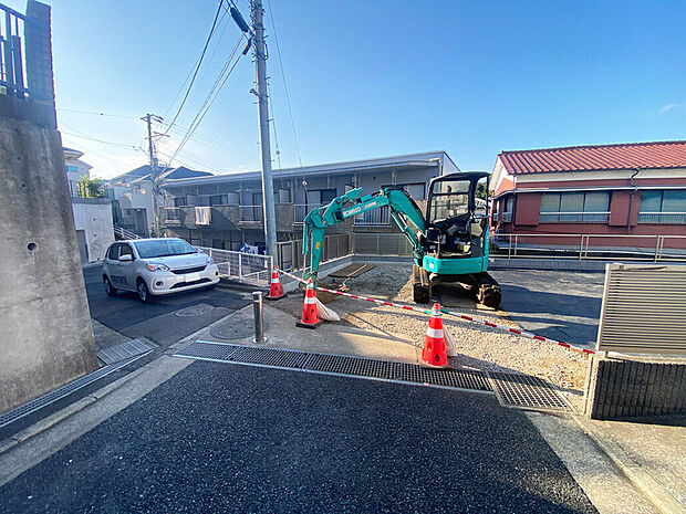 【南側が開けた135m2のゆとりある敷地】明るい陽光を取り込みやすく、
開放感に包まれる心地よい暮らしを叶えます。