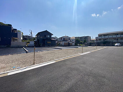 暮らしやすい平坦地に広がる、 全区画126m2超の全7邸