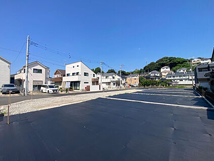 全区画126m2超の敷地に、陽光を取り込みやすい南庭