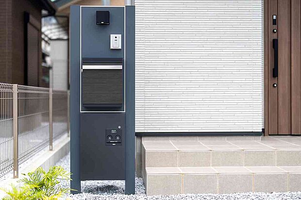 【５号地６号地機能門柱】カラーモニターインターホンや宅配ボックスも標準です。
