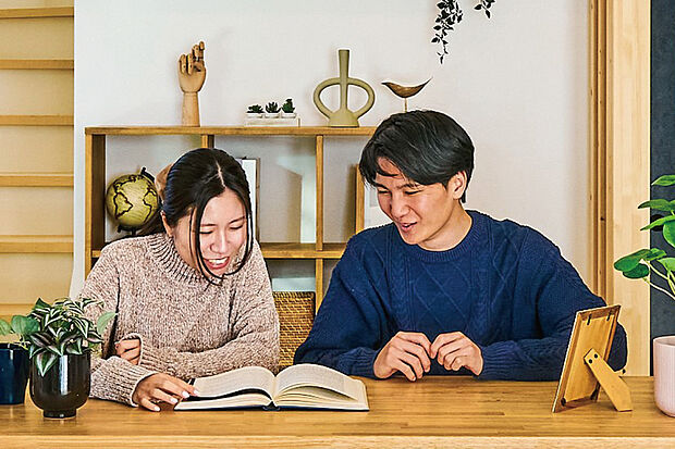 【スキップコーナー】
LDKに隣接するスキップコーナーは、段差を活かした掘り込みカウンターが印象的な、視線の抜ける開放的な空間です。※号棟により採用状況が異なります。※写真はイメージです。