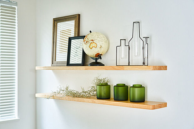 【【飾り棚】】お気に入りの写真立てや小物を飾ることができる自慢の棚です。※Image