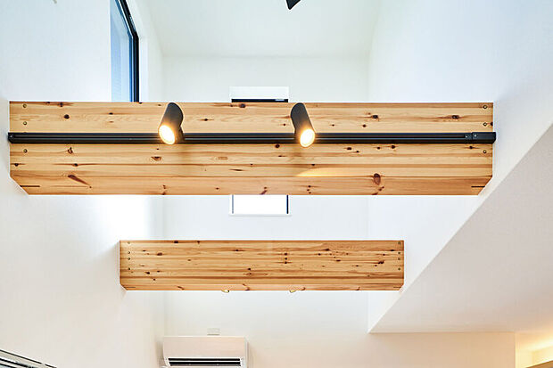 【【吹抜け】】吹抜けを設けることでリビングを伸びやかに演出。2階とのつながりも生まれるため、住まい全体の一体感も高まります。※一部号棟のみ ※写真はイメージです。