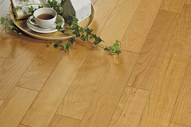 【【銘樹モクトーン】】天然木特有の風合い木目にこだわったフローリング。木目の美しさに加え、耐熱性・耐傷性・耐キャスター性・ワックスフリーといった性能の高さも魅力です。※写真はイメージです。