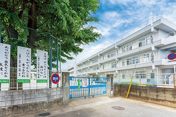 三橋小学校（現地より徒歩7分）