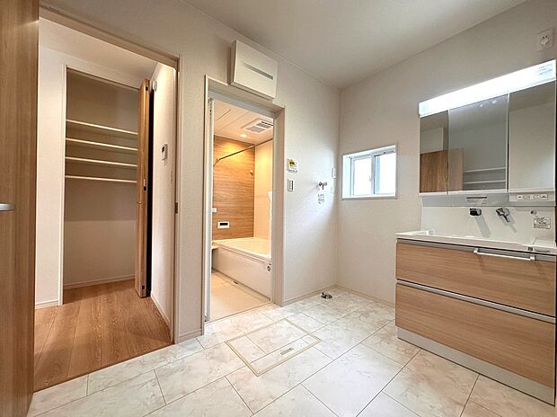 【4号棟 洗面化粧室】