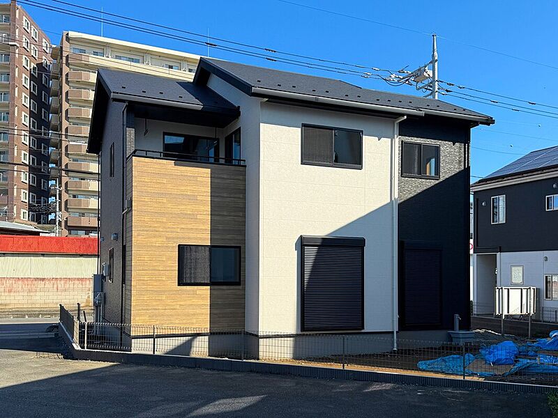 【1号棟　外観】
本庄駅まで徒歩5分の駅近物件！
新生活にぴったりの環境です。