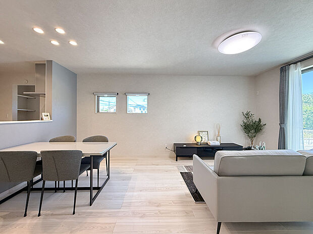 【1号棟　ダイニング】