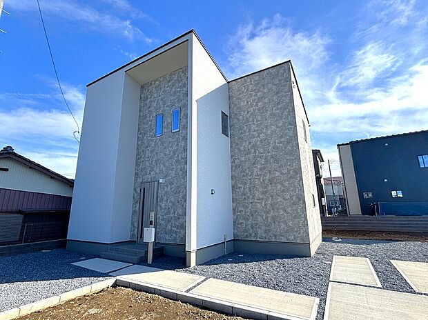 【3号棟　現地外観】
全居室2面採光でどこにいても明るく過ごしやすいお家♪
＼＼4LDK+ウォークインクローゼット+パントリー／／