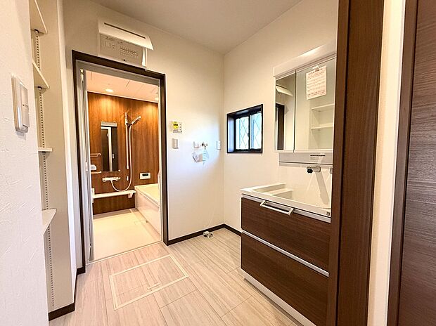 【2号棟 洗面化粧室】