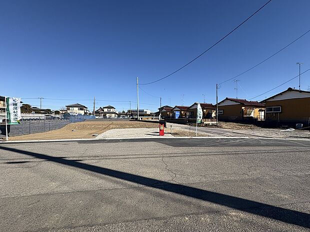 【前面道路を含む現地写真】