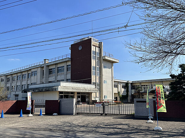 結城立結城西小学校（約700m）