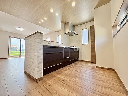 【1号棟　キッチン】