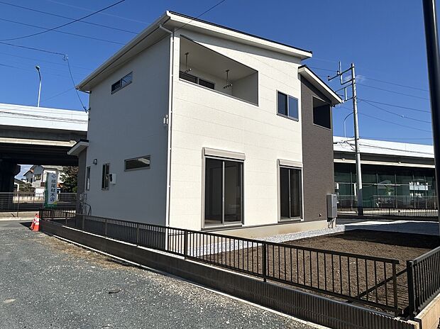 【【1号棟　インナーバルコニー】】【1号棟　バルコニー】
広いお庭を、家庭菜園、ガーデニング、ドッグランあなたのお好みに！