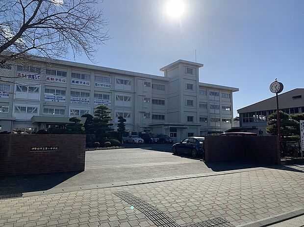 伊勢崎市立第一中学校(約3,200m)